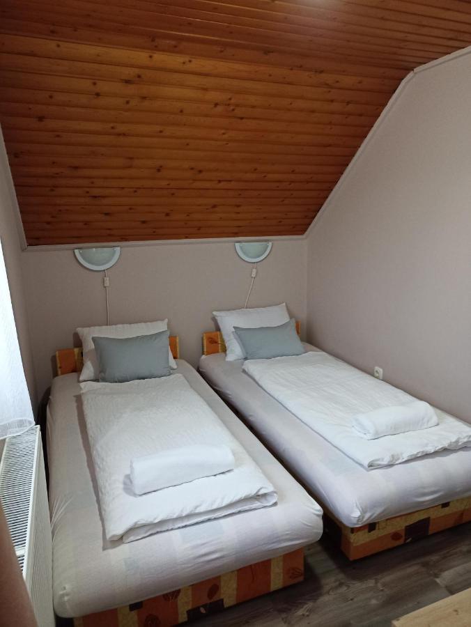 Marcell Apartman Hajduszoboszlo Bagian luar foto